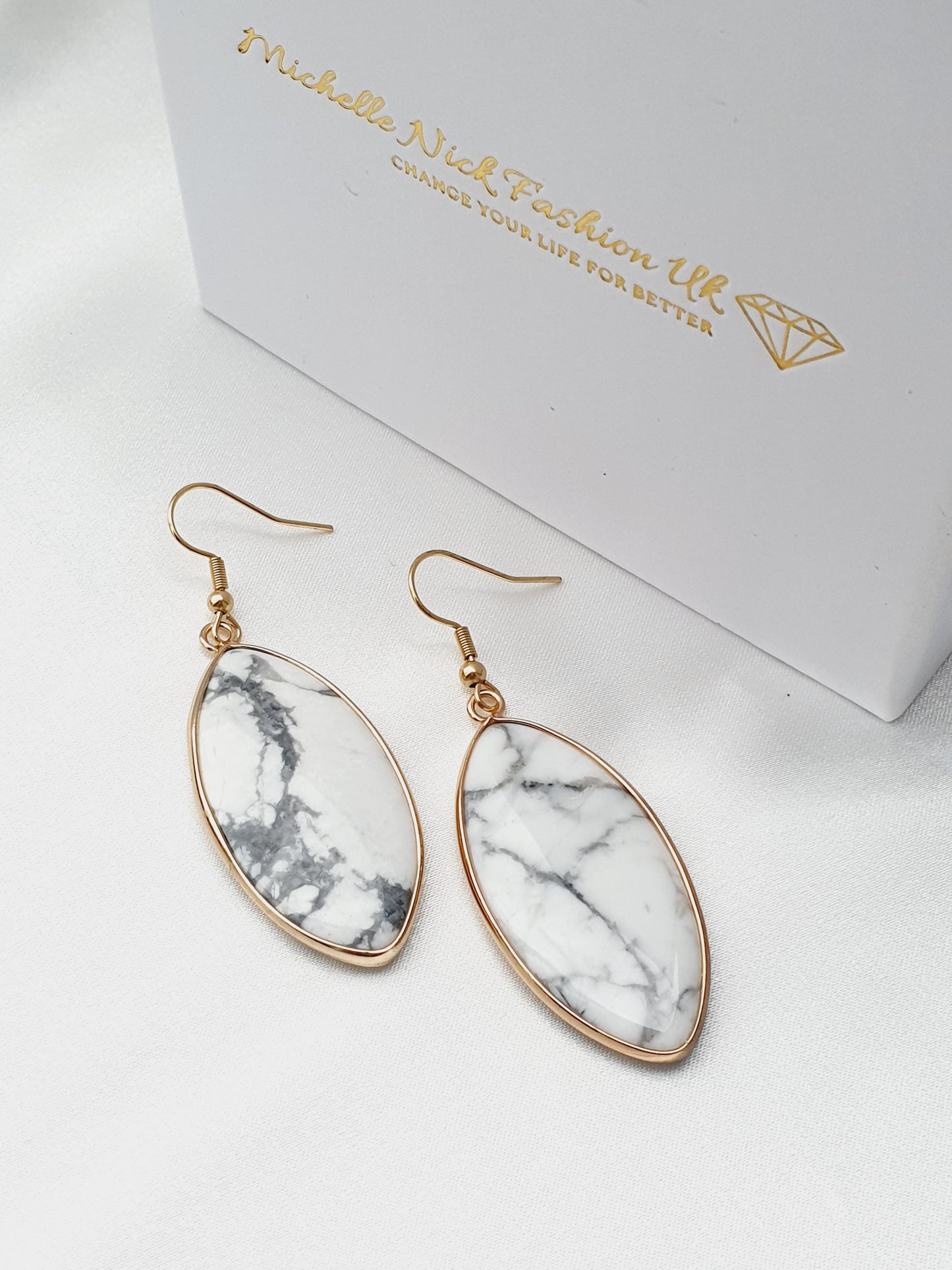 Howlite natural stone jewellery set, bracelet earrings and necklace, 8mm beaded, 18k gold plated, Uk