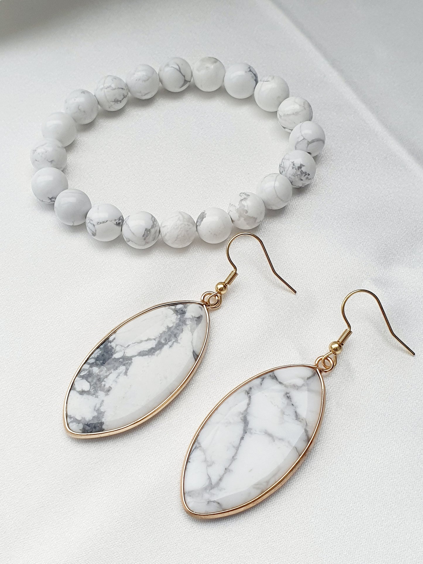 Howlite natural stone jewellery set, bracelet earrings and necklace, 8mm beaded, 18k gold plated, Uk