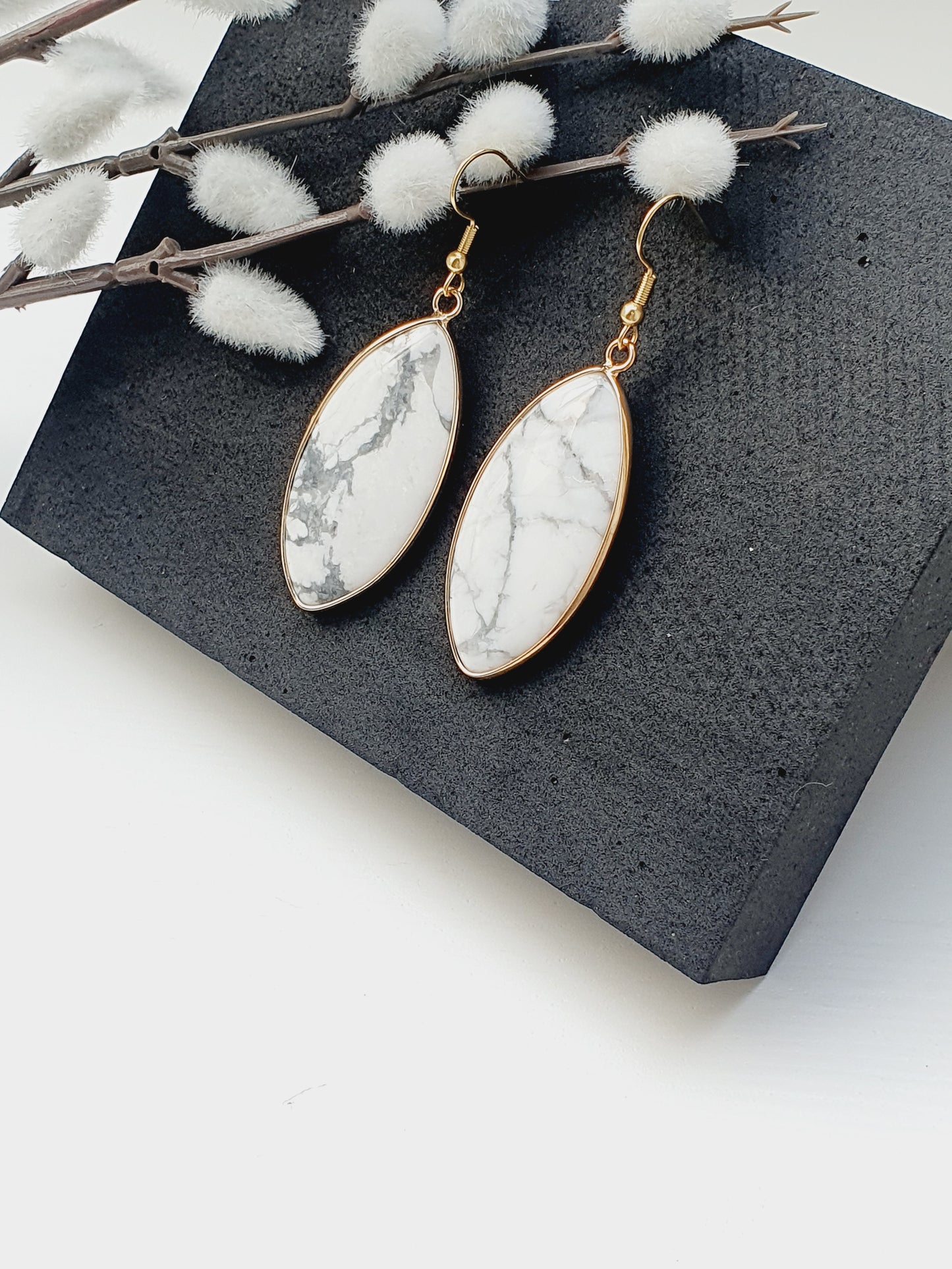 Howlite natural stone jewellery set, bracelet earrings and necklace, 8mm beaded, 18k gold plated, Uk