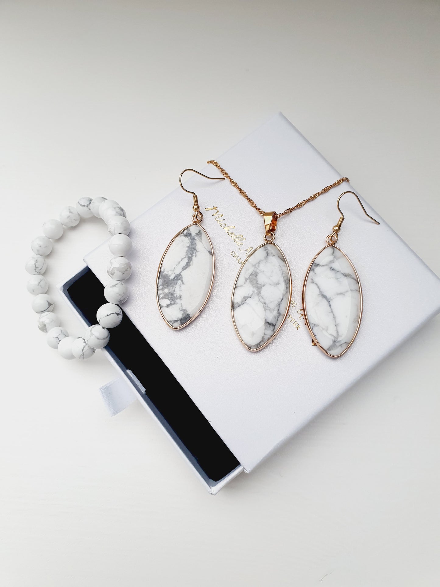Howlite natural stone jewellery set, bracelet earrings and necklace, 8mm beaded, 18k gold plated, Uk