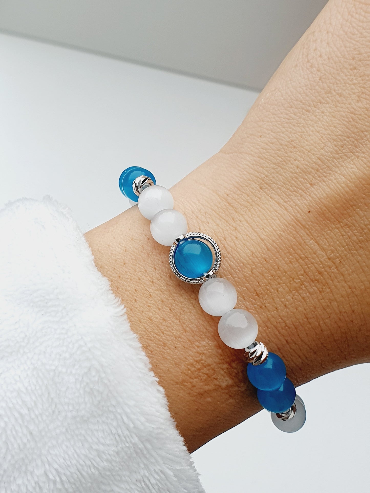 Cat eye gemstone bracelet 8mm bead with silver plated circle